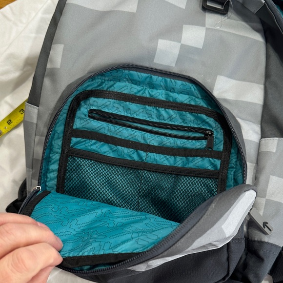 Minecraft grey backpack - Picture 4 of 9
